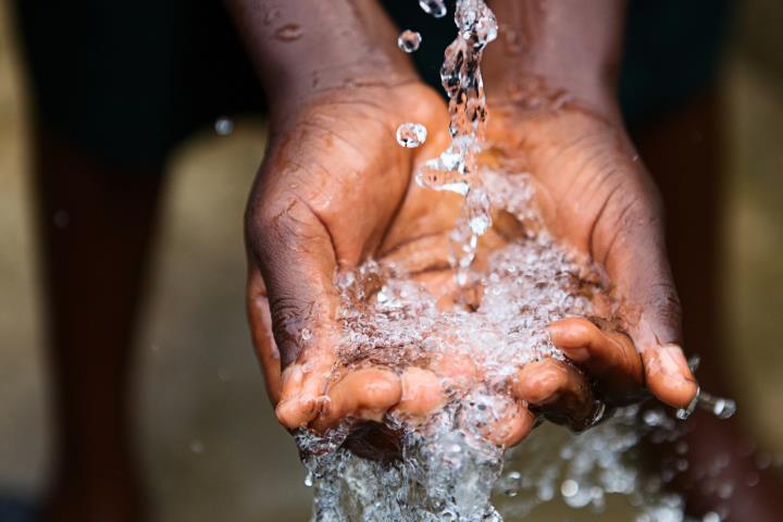 Migliorare l'accesso all'acqua potabile e ai servizi igienico-sanitari nei Caraibi